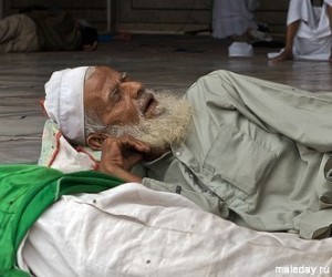 Спящий ближневосточный старик